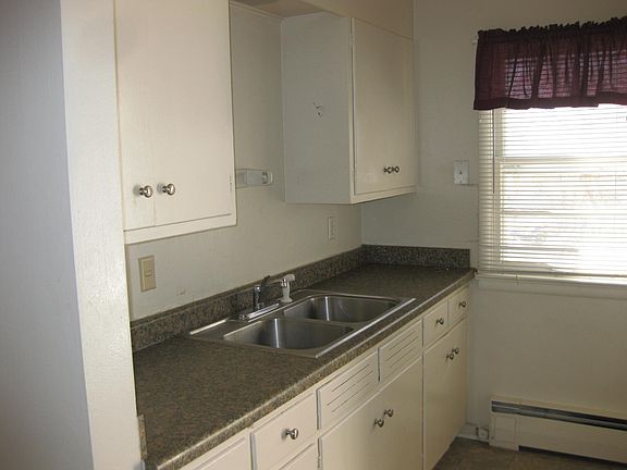 2nd image of 216 N 12 E