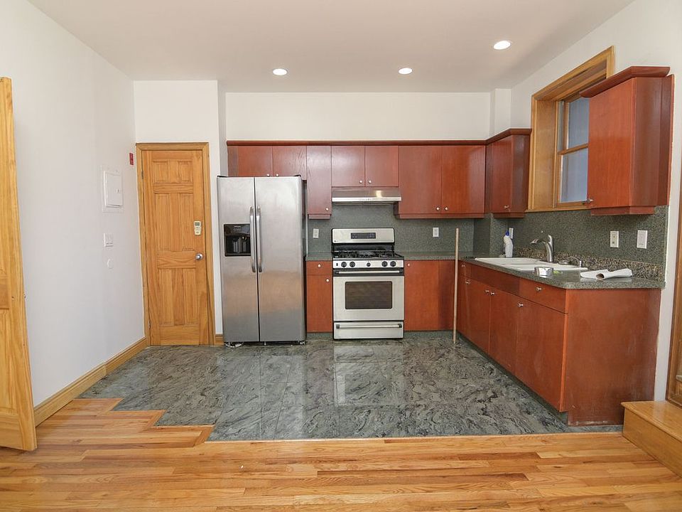 1st image of 622 Washington Ave APT 2