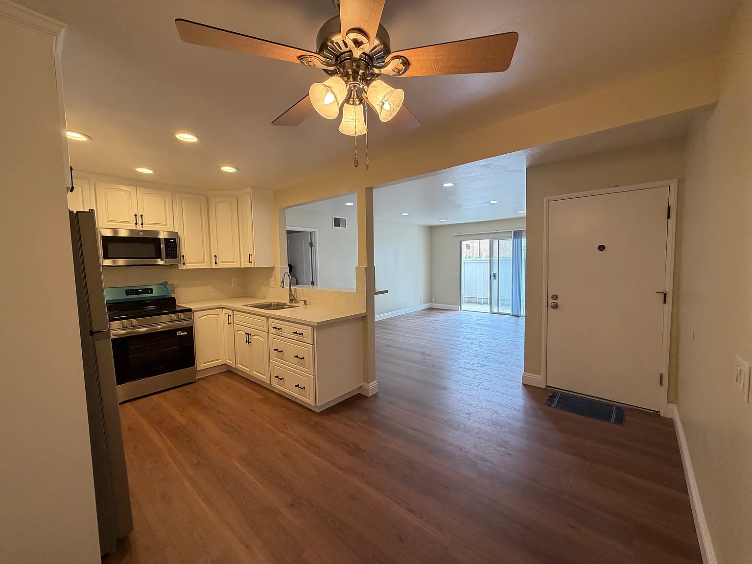 2 bed, 873 sqft, $2,700 — Photo 4