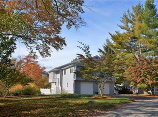 1 Fairway Dr, Narragansett, RI 02882