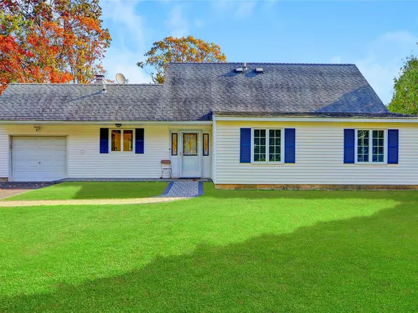 1097 Sipp Avenue, Medford, NY 11763