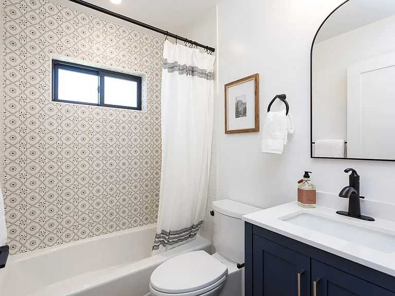 2610-2612 Juan St #2610-1 — Photo 14