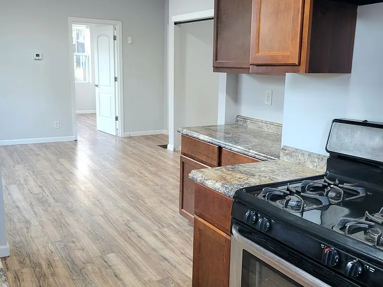 2450 Cleveland Blvd — Photo 12