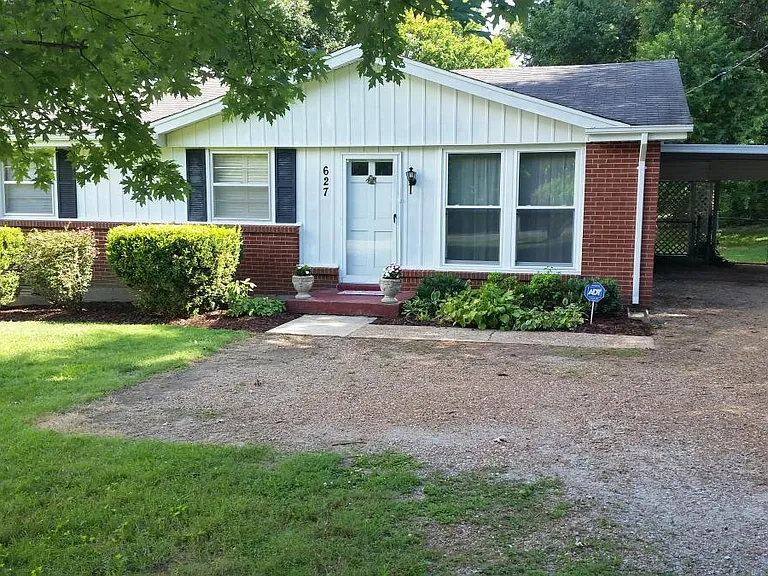627 W Meade Blvd — Photo 1