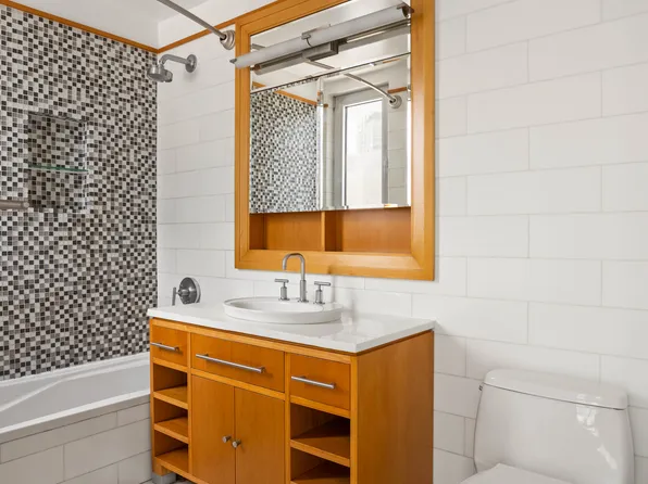 10-50 Jackson Avenue image 7 of 8