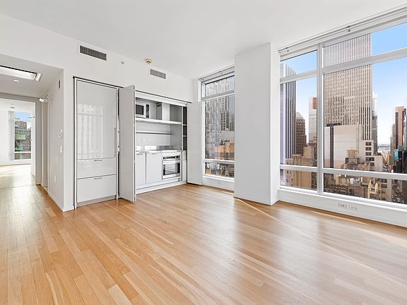 4th image of 18 W 48th St APT 22E