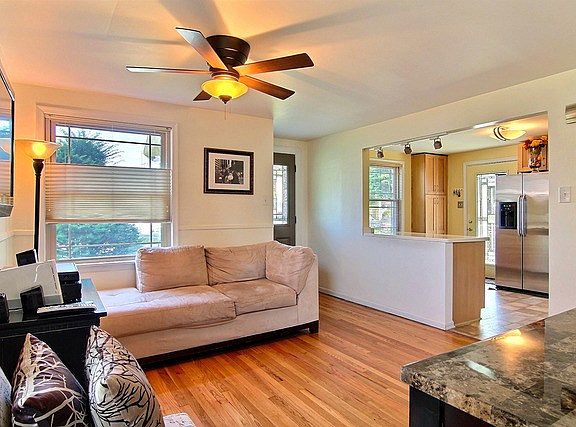 4th image of 10918 S Avenue C