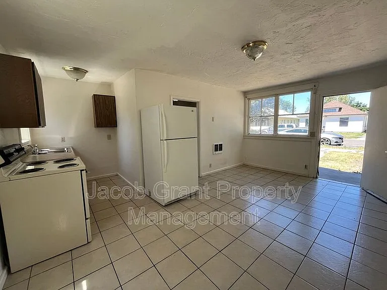 1298 Idaho Ave #5 — Photo 2