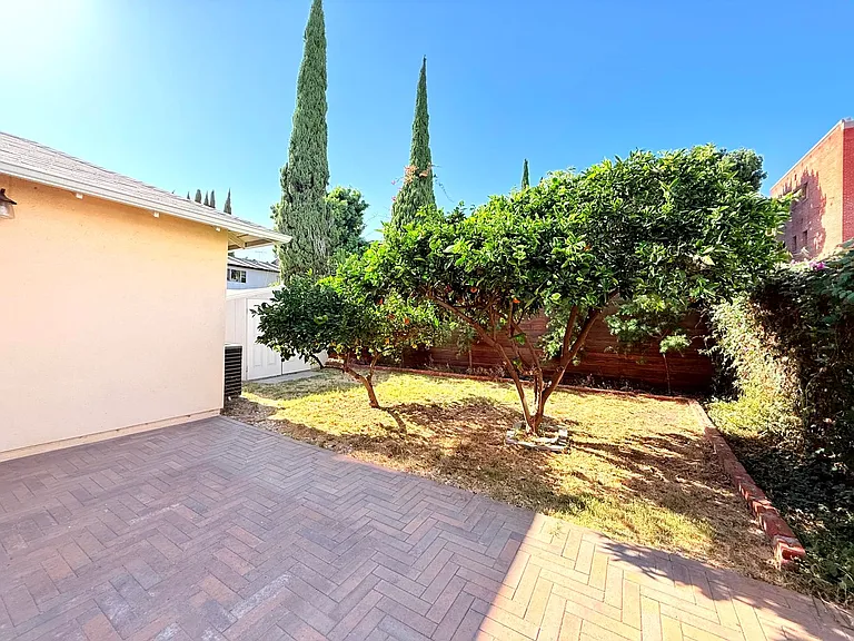 4447 Lockwood Ave — Photo 33