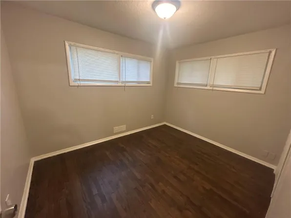 7606 E 112th Ter, Kansas City, MO 64134