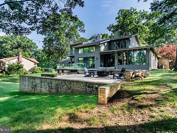 2nd image of 6566 Fairway Dr W