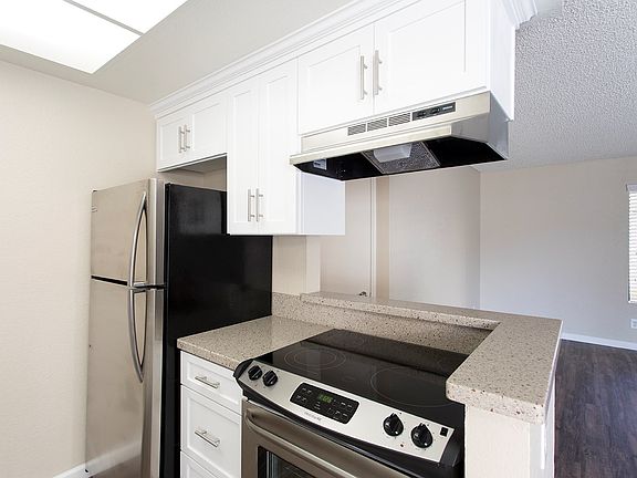 4th image of 3976 Illinois St APT 5