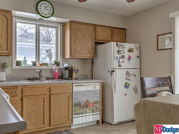 4th image of 13 Redwood Ln