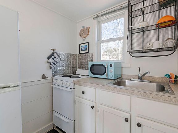 5th image of 17 Shore Road UNIT 6