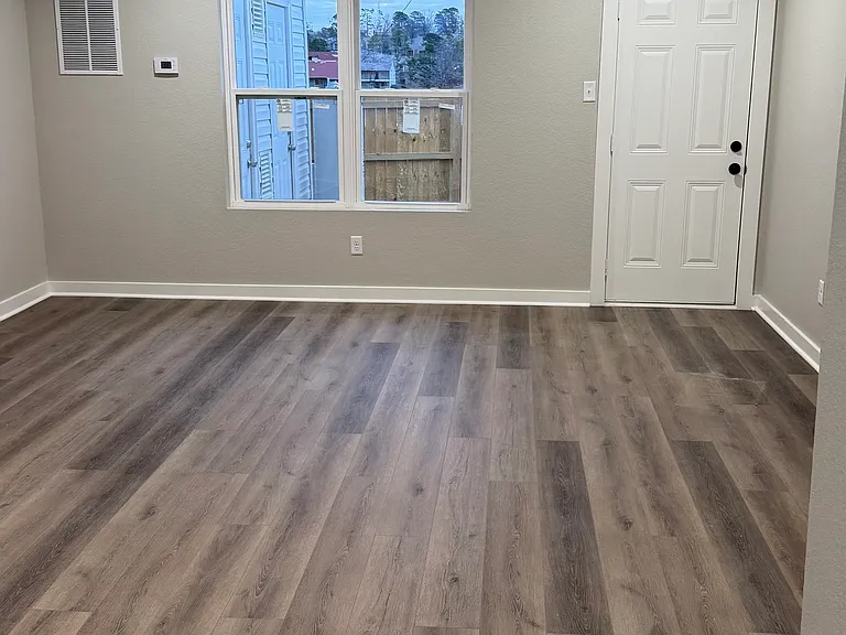 1921 Sanford Dr — Photo 3