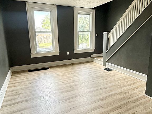 3rd image of 117 Riegel St