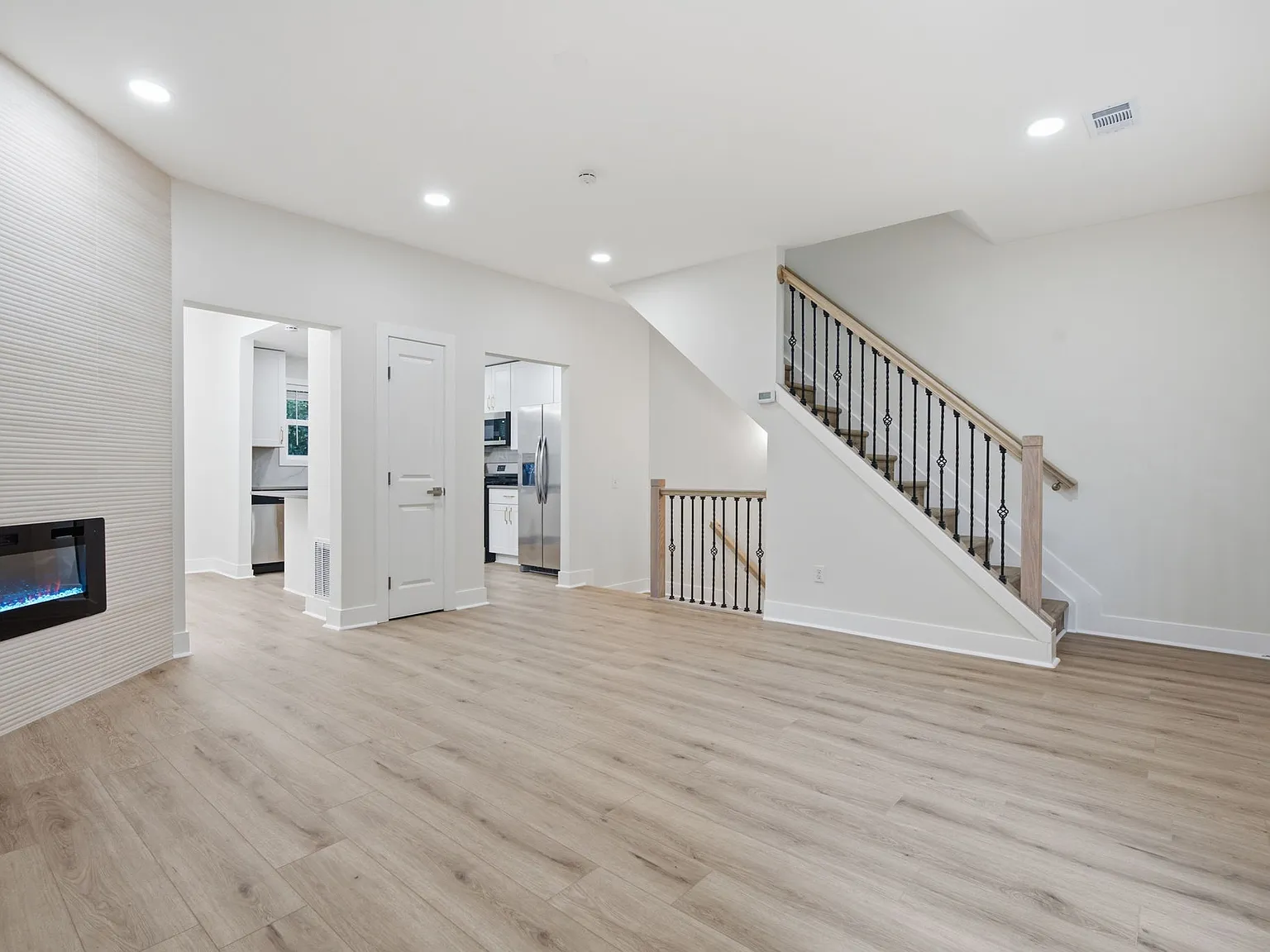 3 bed, 1800 sqft, $2,695 — Photo 4