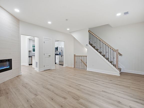 4th image of 504 Wedgewood Way