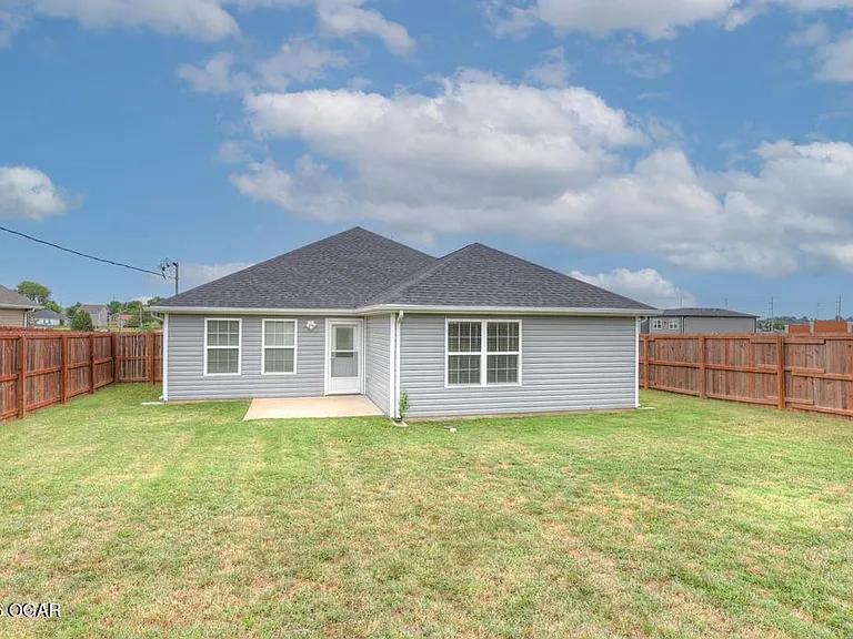 2410 S Jackson Ave — Photo 17