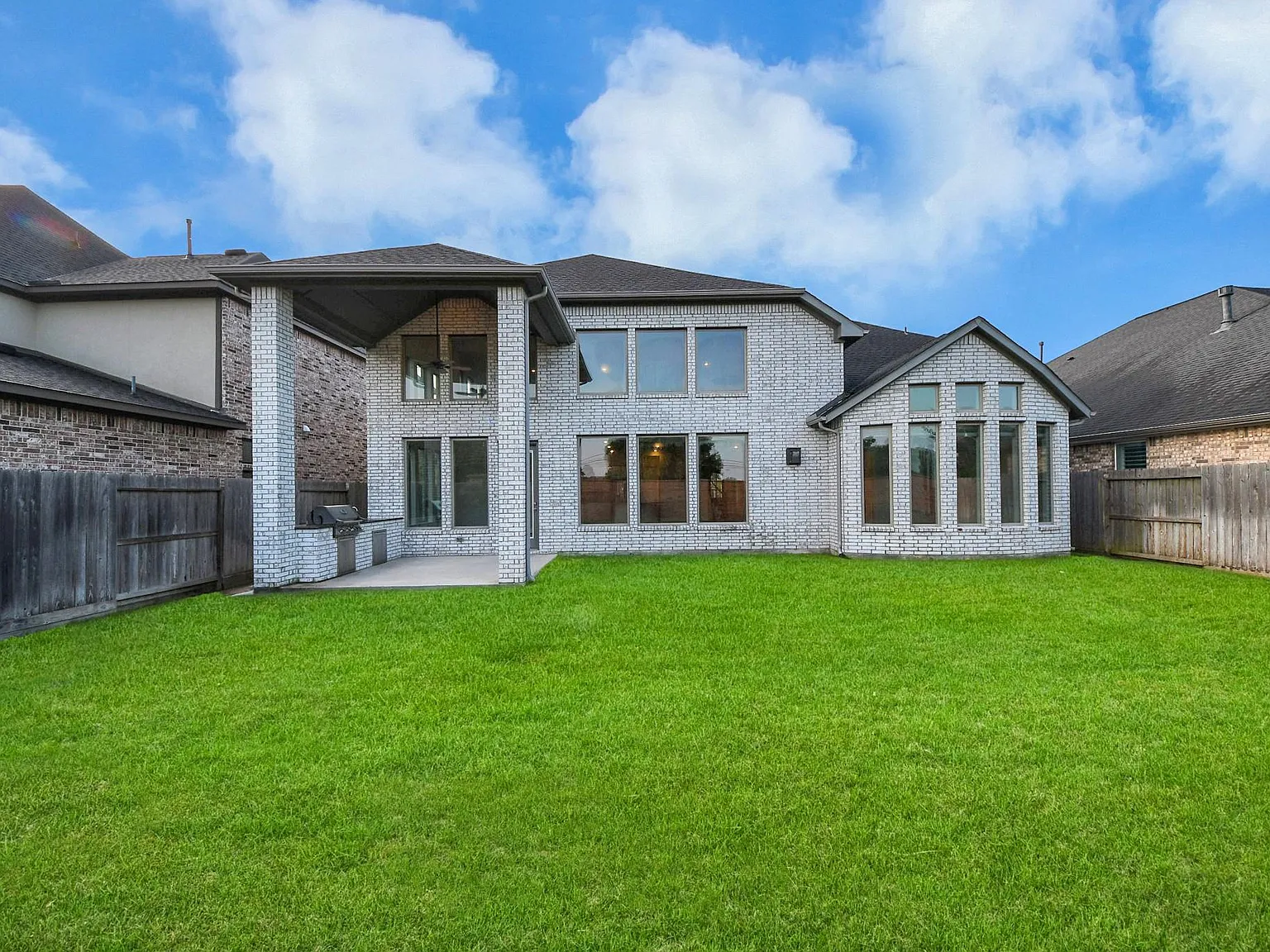 4 bed, 4.5 bath, 3722 sqft, $4,000 — Photo 3