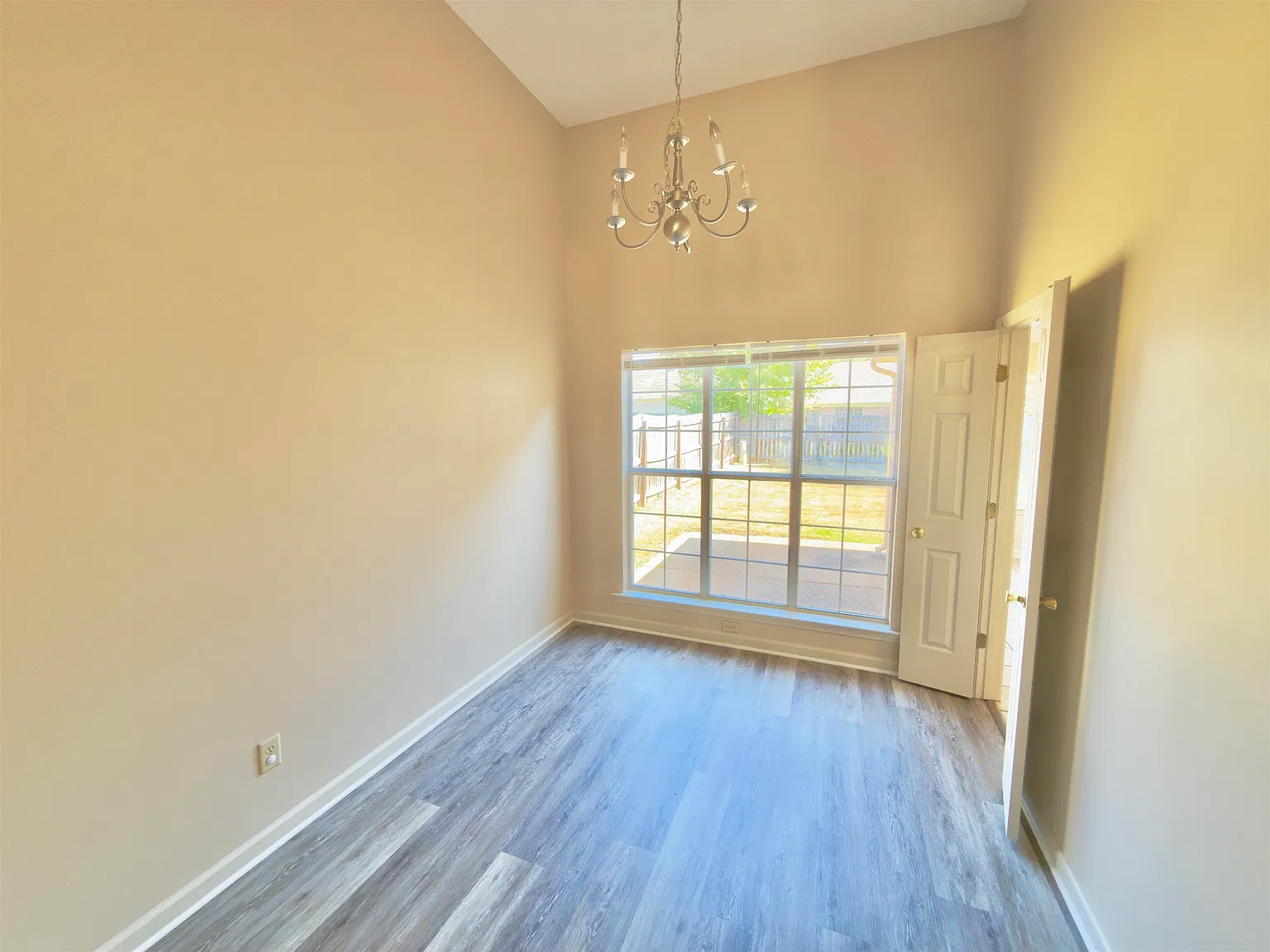 3 bed, 2.5 bath, 1695 sqft, $1,850 — Photo 4