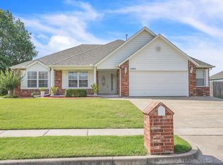 1703 W Vicksburg Pl S, Broken Arrow, OK 74011
