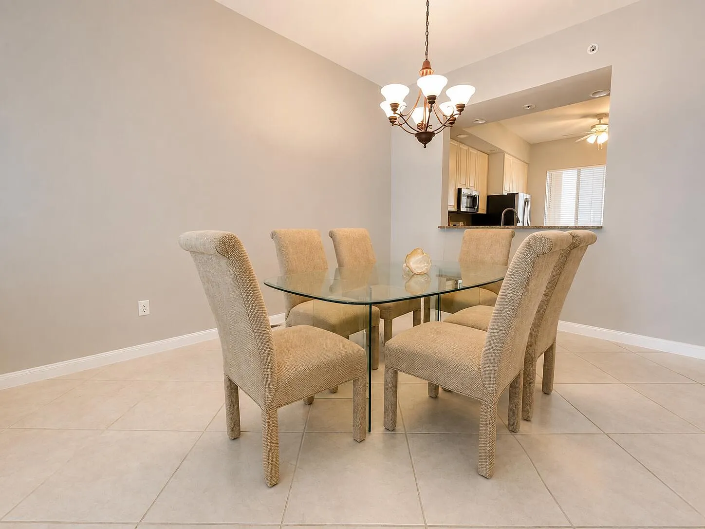 2 bed, 2.0 bath, 1989 sqft, $4,500 — Photo 3