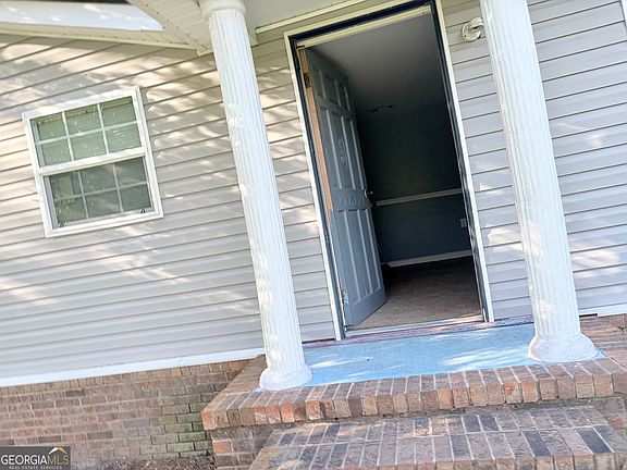 3rd image of 423 Old Louisville Rd