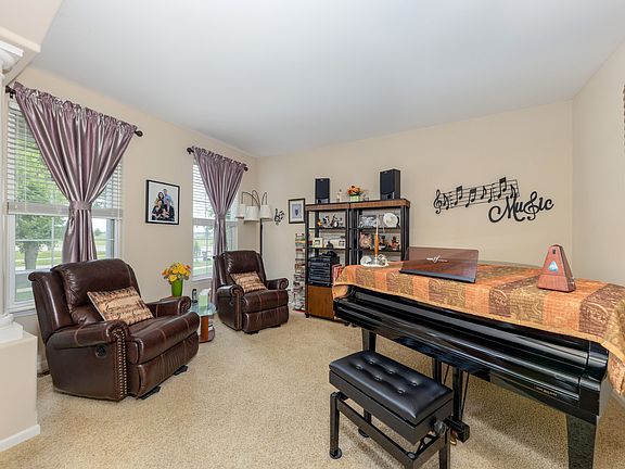 5th image of 815 Preston Ln