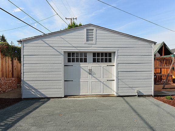4th image of 130 Hawthorne Way