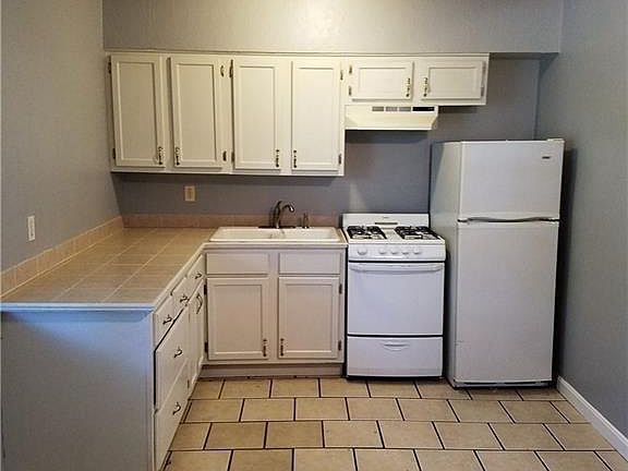 5th image of 859 Broadway Ave
