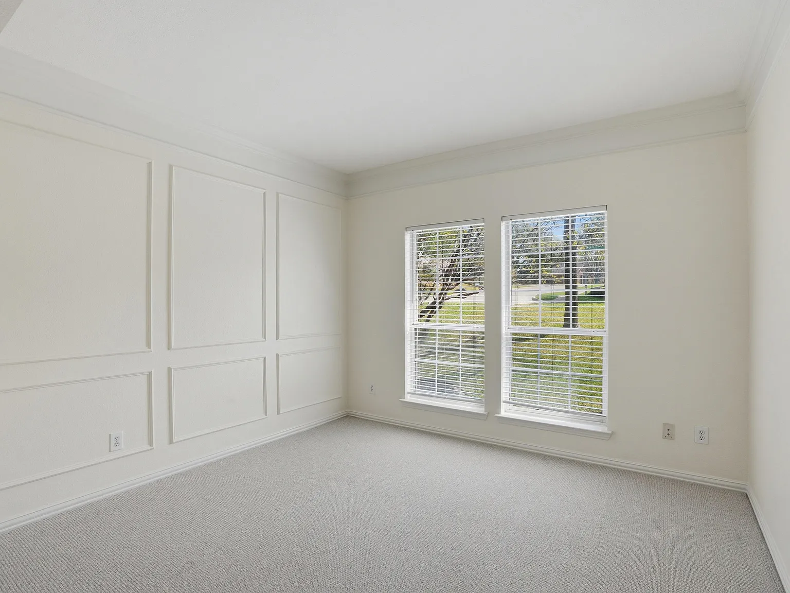 4 bed, 2461 sqft, $2,950 — Photo 3