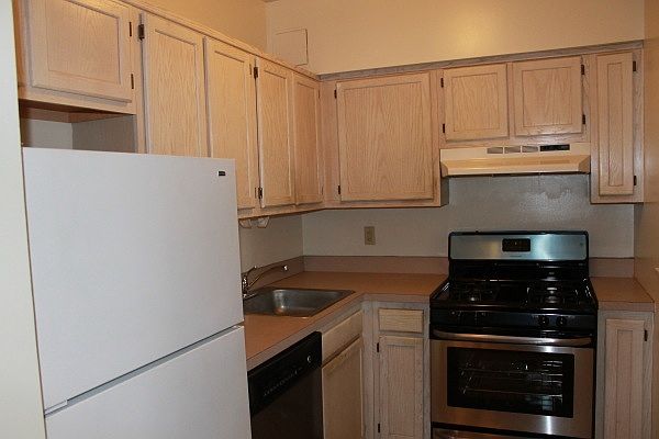 1st image of 381 Cumberland St