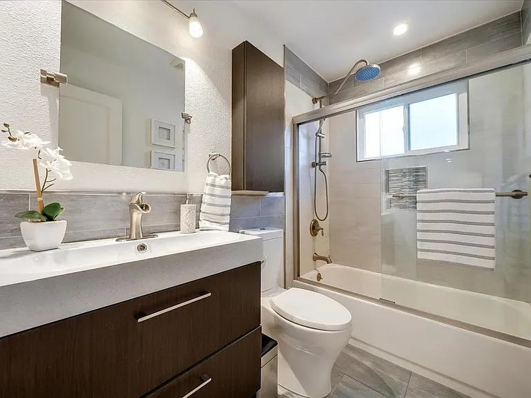 2025 California St #32 — Photo 4