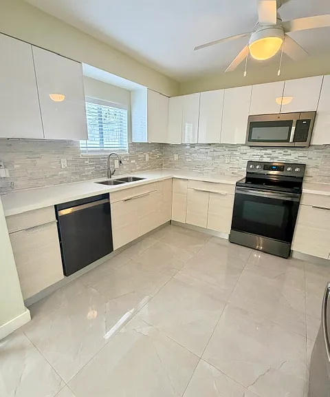 1330 Marseille Dr — Photo 6
