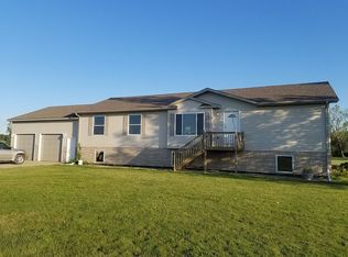 6220 24th Ave SE, Minot, ND 58701