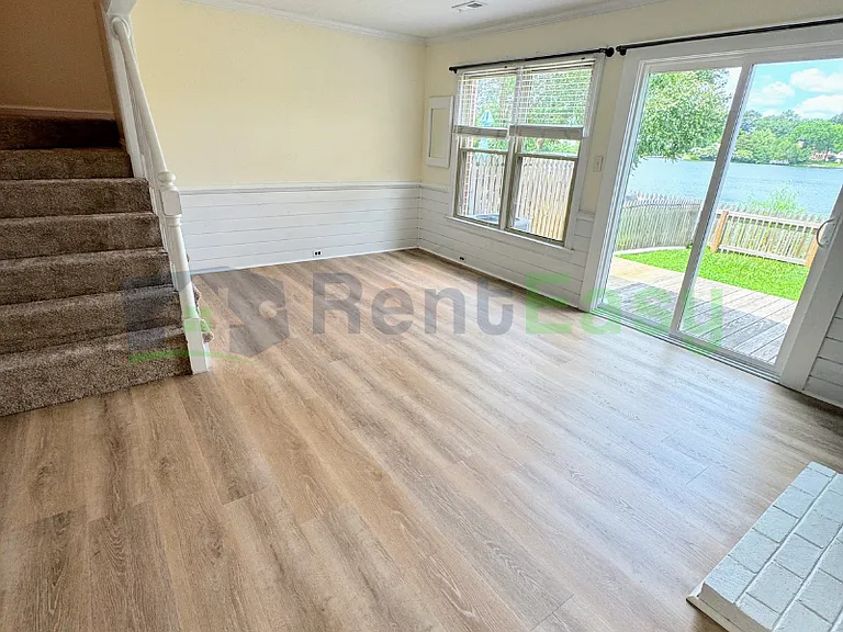 1838 Volvo Pkwy — Photo 12