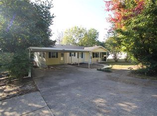 2822 N Old Wire Rd, Fayetteville, AR 72703