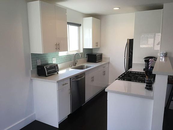 4th image of 1148 N Hoover St APT 4