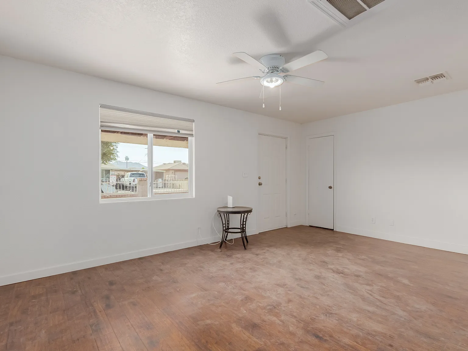 5 bed, 1374 sqft, $2,500 — Photo 4