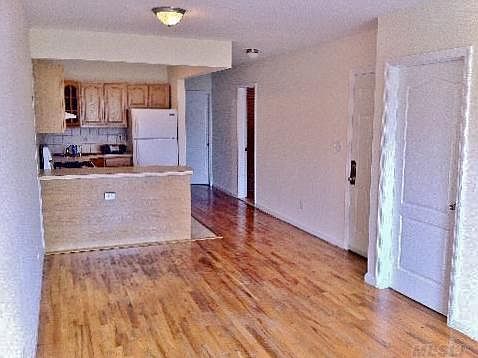 3rd image of 211 Beach 28th St #2