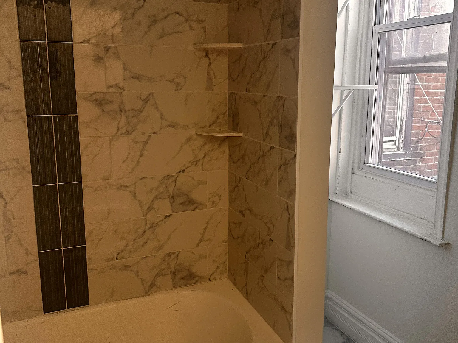 3 bed, 1.0 bath, 1200 sqft, $1,139 — Photo 4