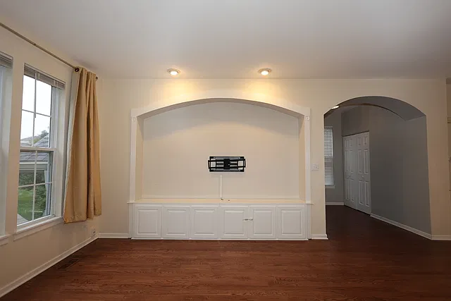 4 bed, 3.5 bath, 2437 sqft, $3,600 — Photo 3