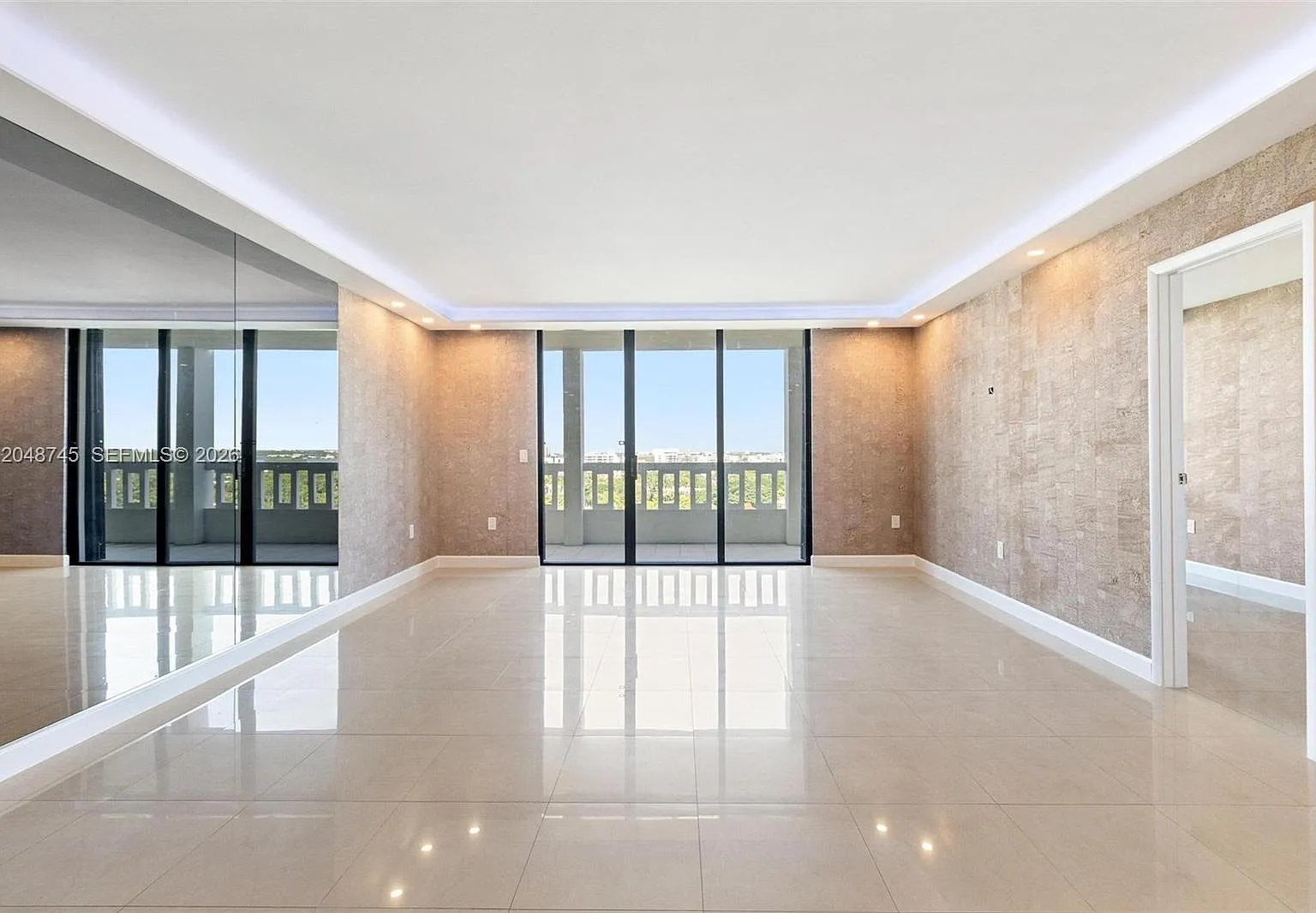 Balmoral Condo — Photo 3