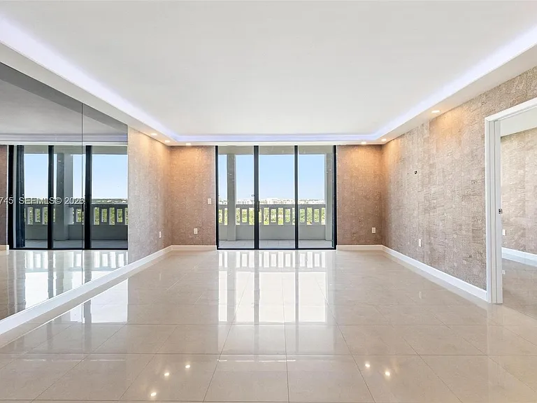 9801 Collins Ave #11O — Photo 3