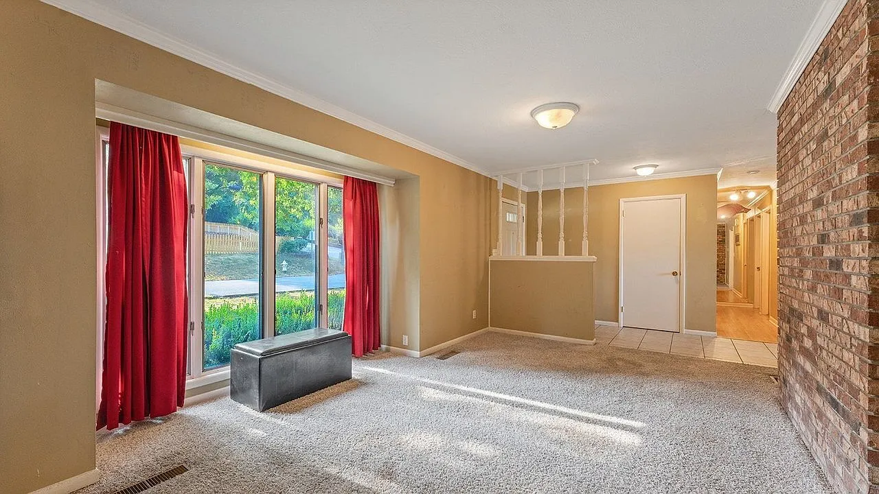 5 bed, 4.0 bath, 2848 sqft, $3,495 — Photo 3