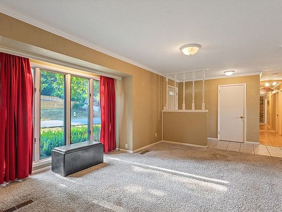 3rd image of 476 N Oliver Ave