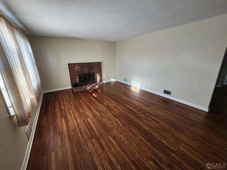 2105 Murray Ave — Photo 5