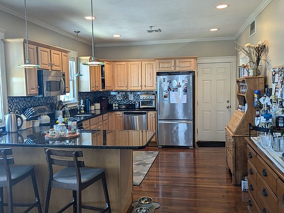 4th image of 135 Highland Ave #2