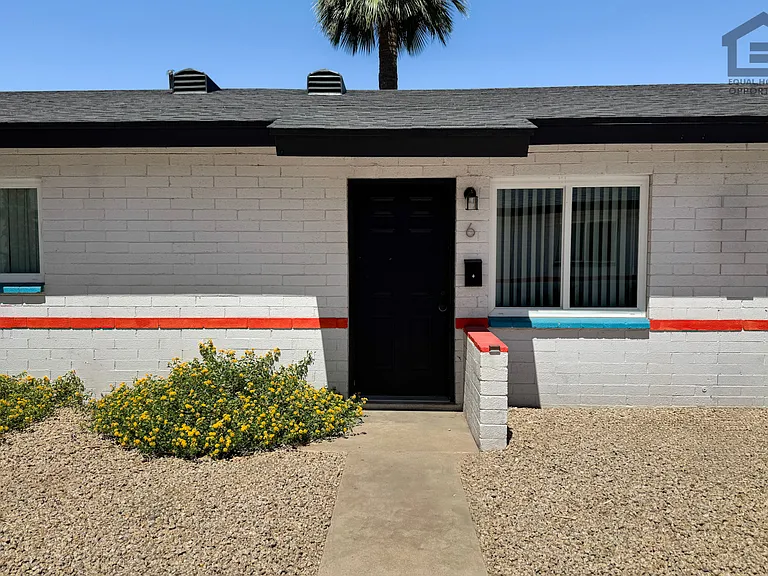 1342 E Willetta St — Photo 14